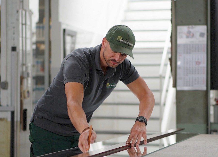 Glas Zuschnitt in der Werkstatt